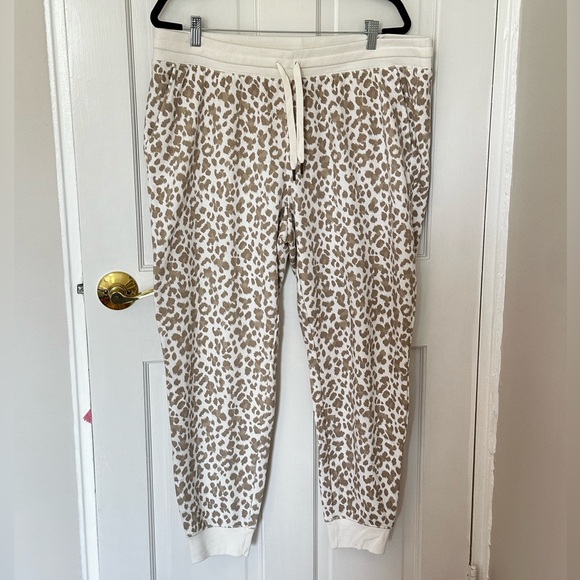 OLD NAVY LEOPARD FLEECE LINED JOGGER PANTS - Picture 1 of 3